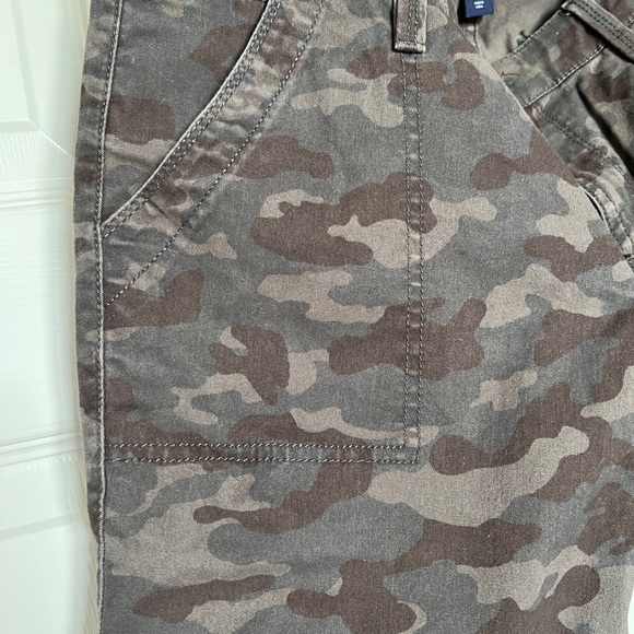 Gap muted camouflage chinos. Straight leg, no stretch. - Picture 3 of 5